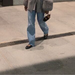 My fave high rise, bootcut Zara jeans (the 90’s full length)